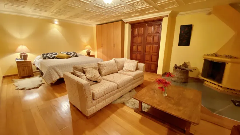AWESOME COUNTRY VILLA LA SOLANA IN METRO QUITO - Image 1