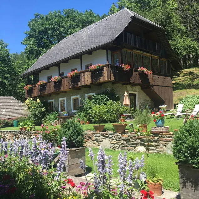 House, Rose Garden, Woods, nearby Lakes, - Image 1