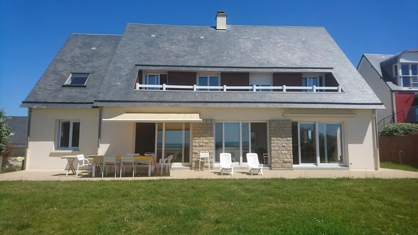 Stor nylig og elegant villa ud mod havet ved Kairon / Jullouville-plage - Image 1