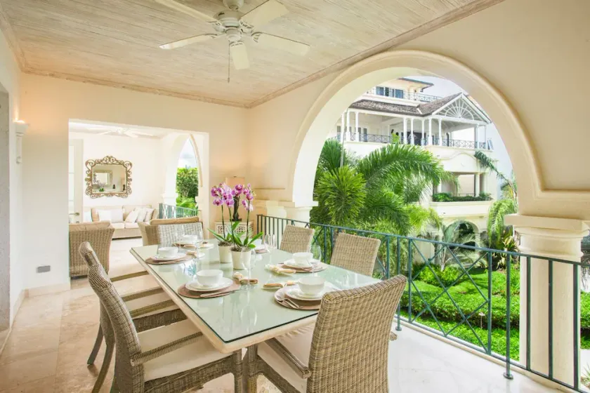 Escuna Bay 205 - Elegância Caribenha - Image 1