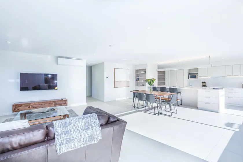 Luxurious Apartment, A Stones Throw From The Beach - Image 1