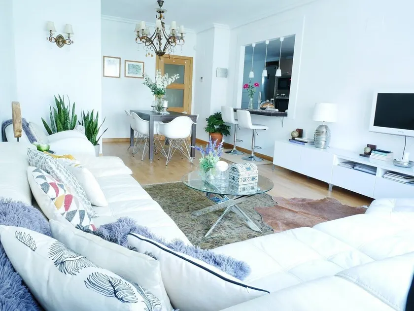 Beautiful, Cosy, Great Apartment Downtown, Near Beach.  Ask for Parking. - Image 1