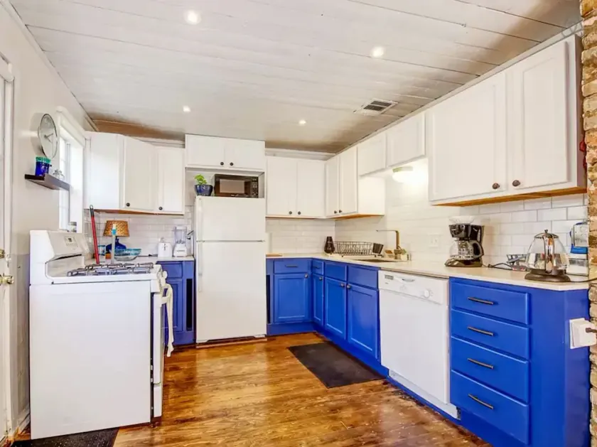 Charming 3-bedroom Bungalow! Close to Downtown and UT - walkable to lots! - Image 1