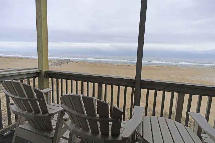Oceanfront 2BR / 2 bad Condo med pool og renoveret køkken, King Justerbar seng - Image 1