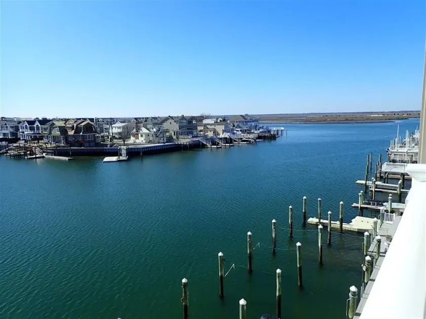 You can enjoy summer in this just newly renovated 2 bedroom, 1 bath, bay front condo. - Image 1
