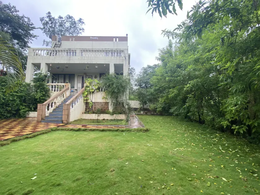 Lake view Manor - Image 1
