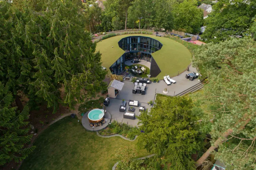 Woolbrook Reservoir - Private Hot Tub & Secure Parking - Image 1