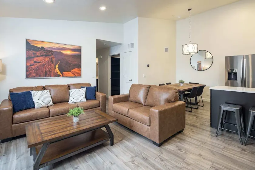 6L Top Floor RedCliff Condo, Pool & Hot Tub - Image 1