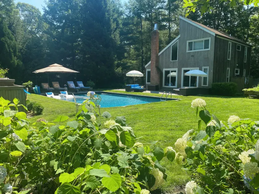 Perfect Family Retreat- Ensoleillé, calme, à pied de l'eau. Nouvelle piscine d'eau salée chauffée! - Image 1
