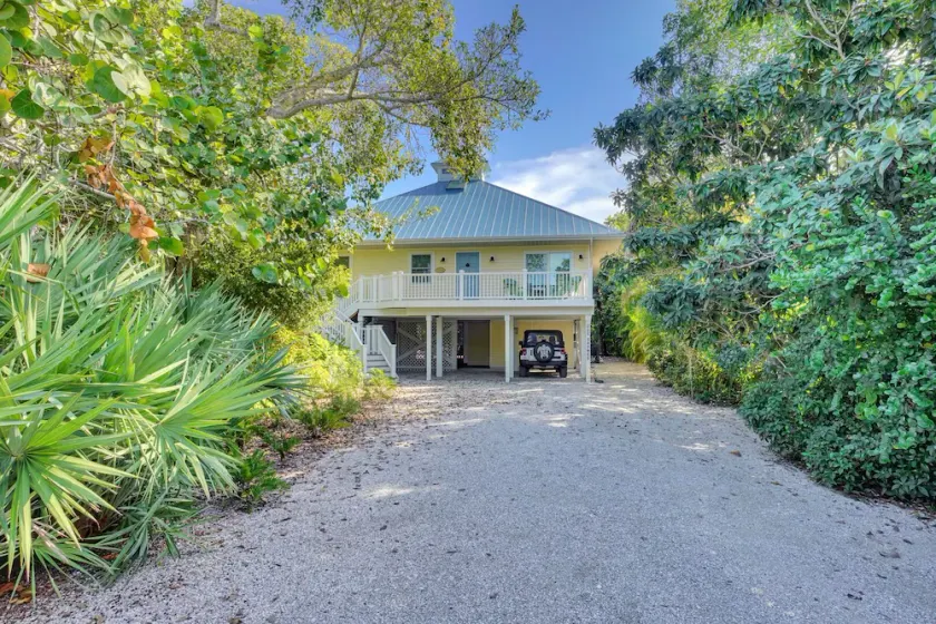 Dream home with incredible outdoor space. Walk to beach & restaurants! - Image 1