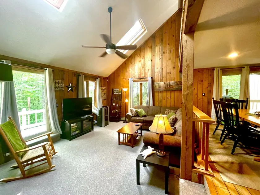 Warm and Spacious Condo - Image 1