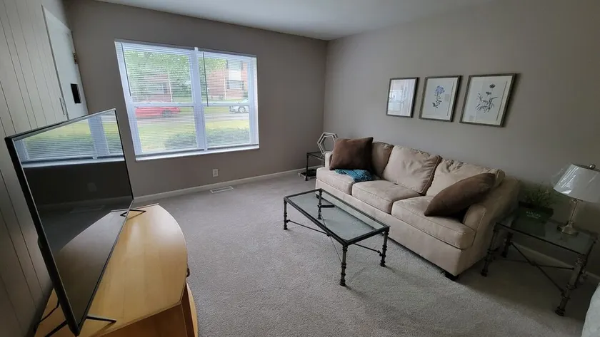 Convenient Newly Renovated Ballwin 2 Bedroom Condo - Image 1