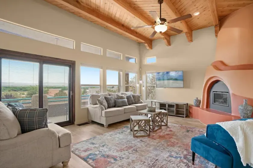Amazing views of the mountains and city with game room and putting green!!! - Image 1