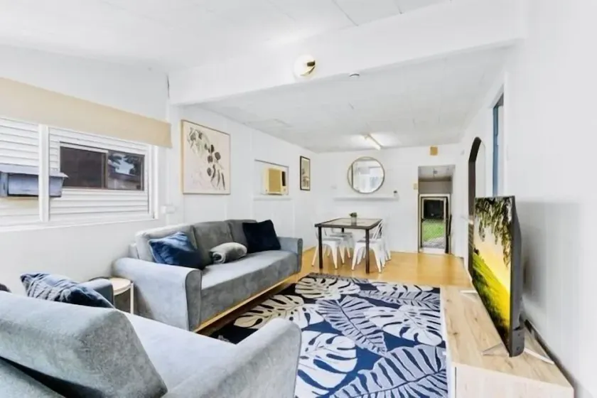 Bayside Living! Walk to Water, Central, sleeps 7 - Image 1