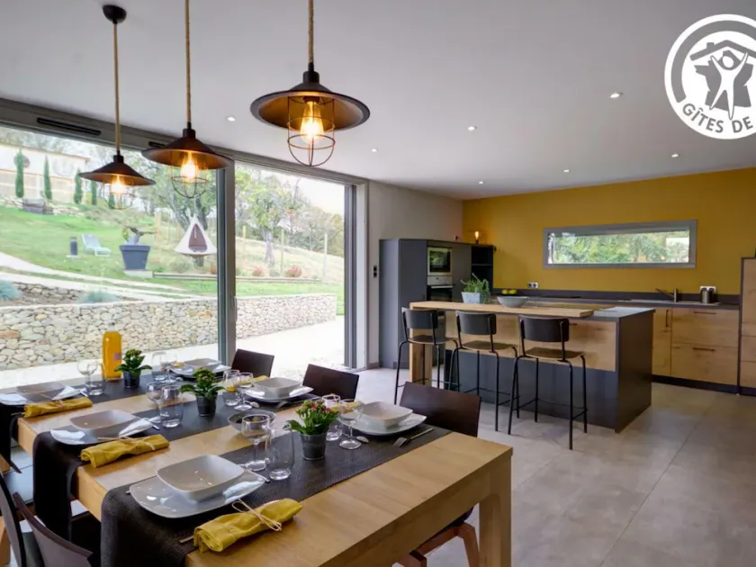 Charming Cottage for 6, Private Garden & Pond - Image 1