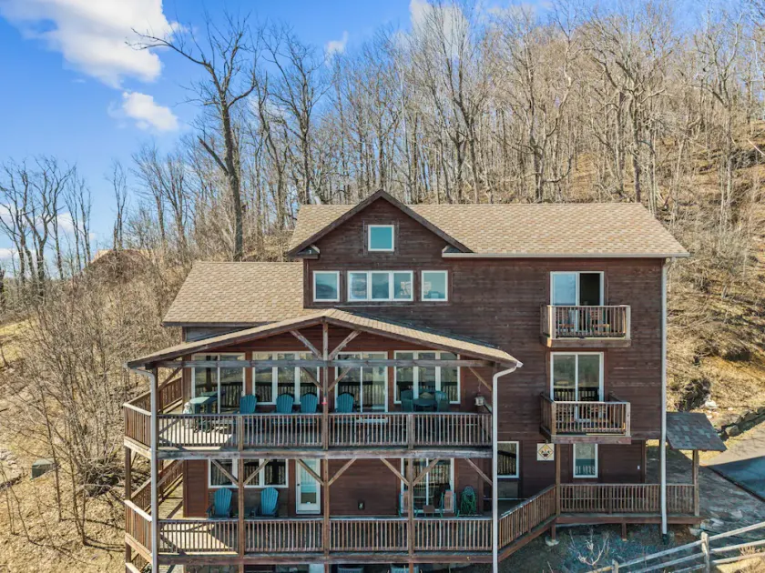 The Treetop Terrace, VIEWS, DECKS, SLEEPS 13 - Image 1