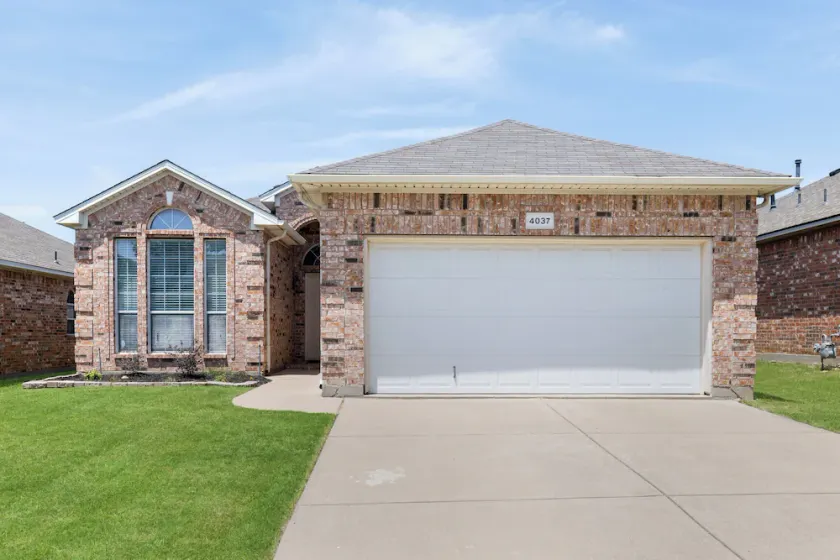 TCH - Spacious 4bd/2ba in Fort Worth w/ Workspace - Image 1