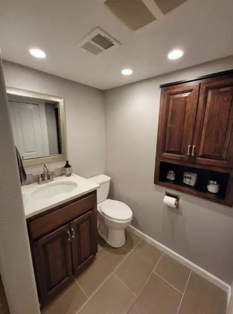 Entire Guest Unit - Cool Canby Crib-Full Basement - Image 1