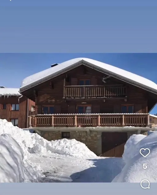 CHALET FAMILIAL AU PIED DES PISTES ET COMMERCES - Image 1