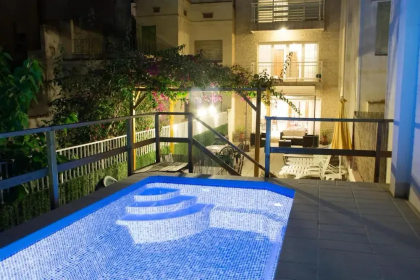 Beautiful and spacious house in the center 50 meters from the beach - Image 1