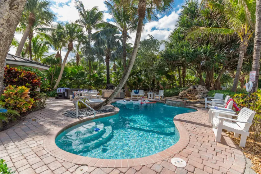 Chateau de la Mer: 8BR / 6BA Florida Beachfront Estate m / opvarmet pool og elevator - Image 1
