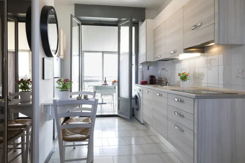 La Veranda - Bright Top Floor apartment with views of the Madonnina - Image 1