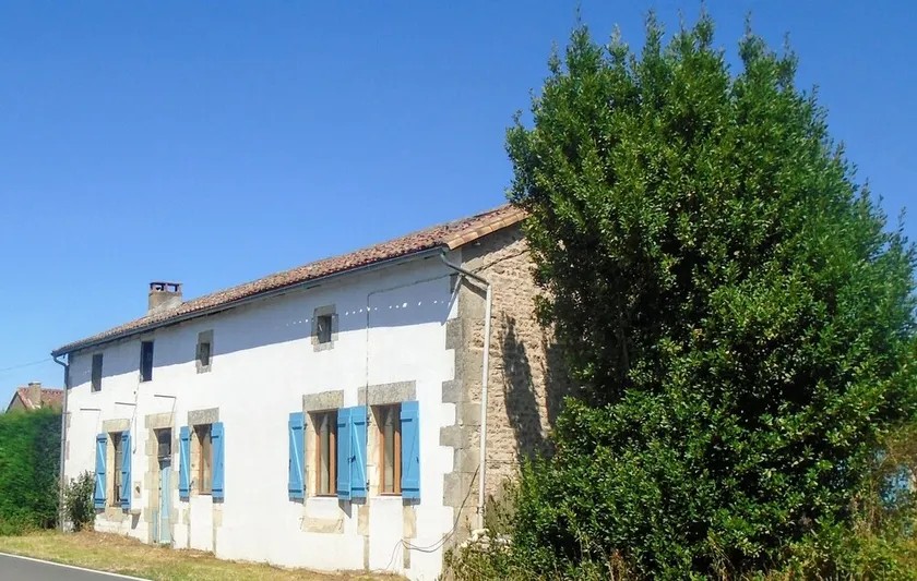 Fattoria rurale con ampio giardino vicino a Charroux - Image 1