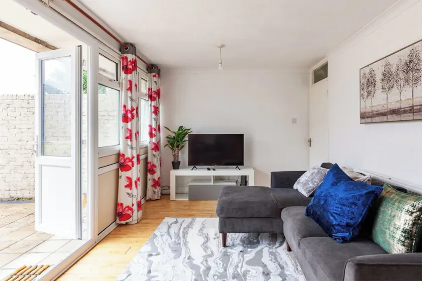 Spacious Room by Lee Valley White Water Centre. Waltham Cross - Image 1