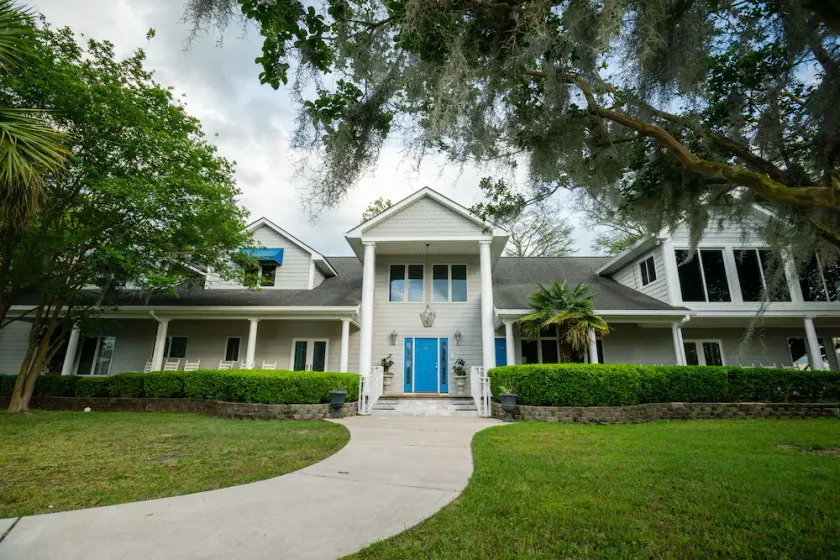 GilligansIslandResort.com White Lake Mansion w/Pvt Pier & Boat Dock Sleeps 18 - Image 1