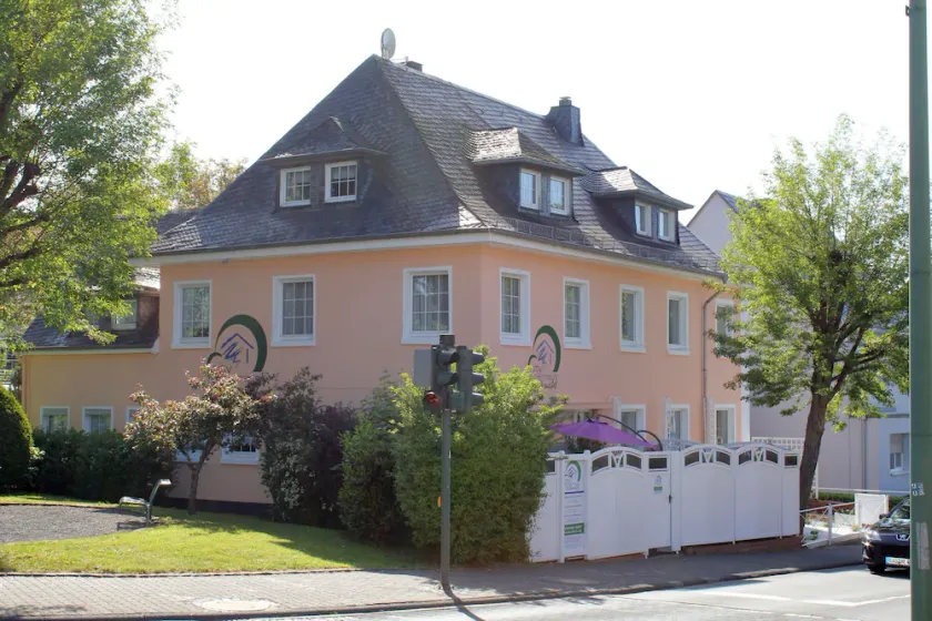 Large, beautiful holiday home in Daun with 14 sleeping possibilities, 3 bathrooms, WiFi - Image 1