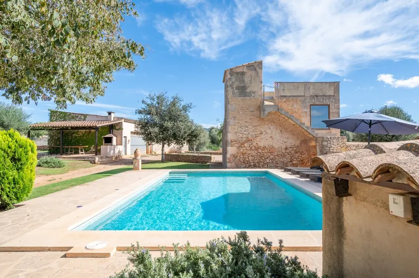 Casa di campagna 'Can Menut' con vista sulle montagne, Wi-Fi e aria condizionata - Image 1