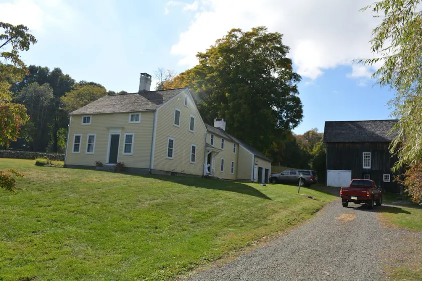 Large family compound , guest house, barn, pool on 13 acres - Image 1