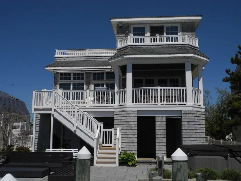 Harbormaster's Waterfront Hideaway - Image 1