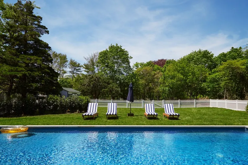 40-Foot Pool Retreat Near the Hamptons — Easy NYC Access, Total Relaxation - Image 1