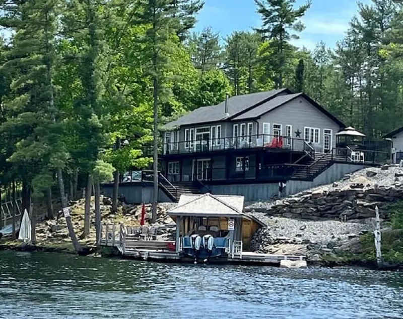 Riverside cottage w/ hot tub, firepit, indoor bar, and much more - Image 1