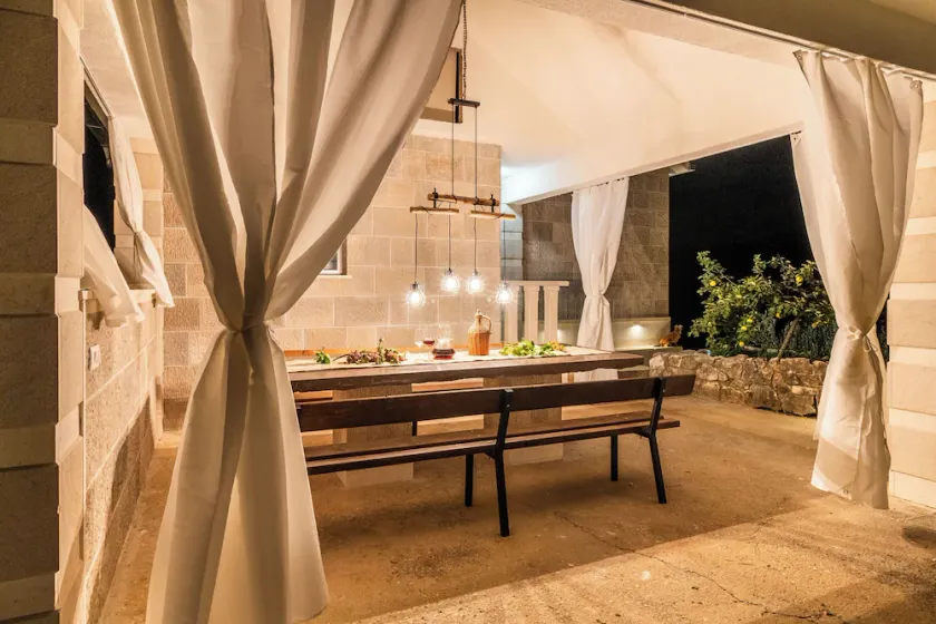 House Quattro - Image 1