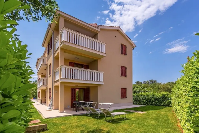 Lovely apartment Mike 1 in villa surrounded by greenery on Krk - Image 1