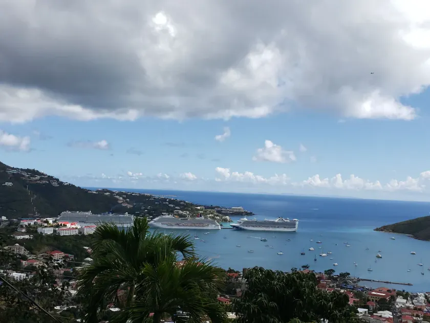 Little Indigo Spacious 2 Bedroom Apartment with Fabulous Ocean & Harbor View - Image 1