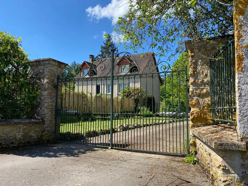 Grande Maison en Bord de l'Eau avec Jardin - 6 Chambres, Proche Commerces - Image 1