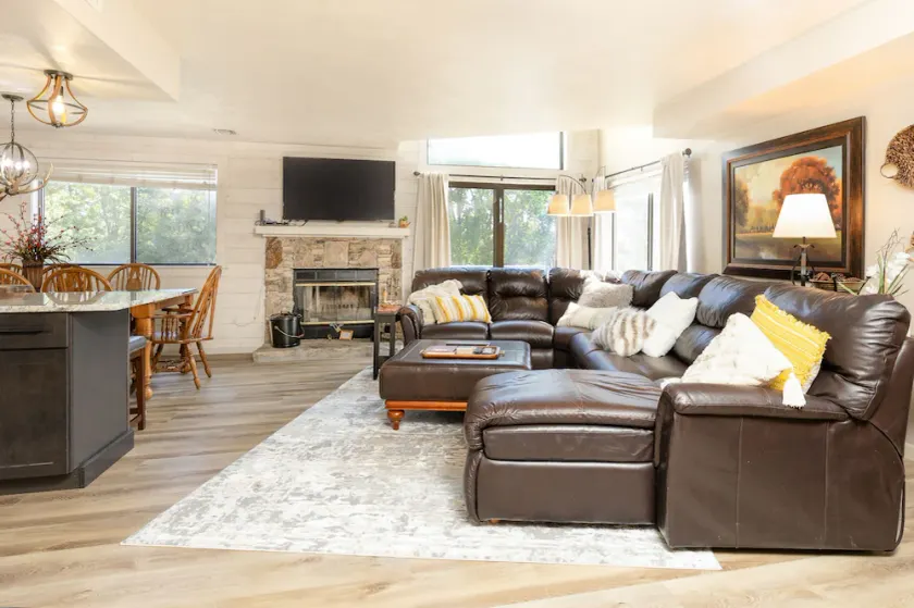 Seven Springs Meadowridge 3 Bedroom Premier Condo - Sleeps 10, Pet Friendly! - Image 1