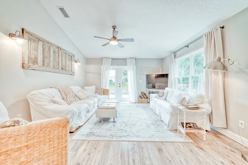 2 Master Suites+ / Steps to Ocean - Image 1