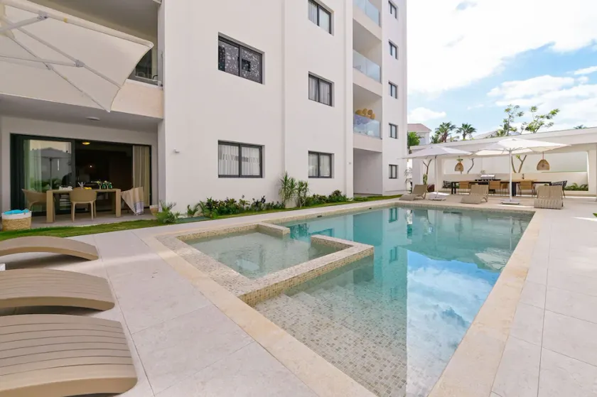 Beautiful and modern new condo on the beach - Image 1