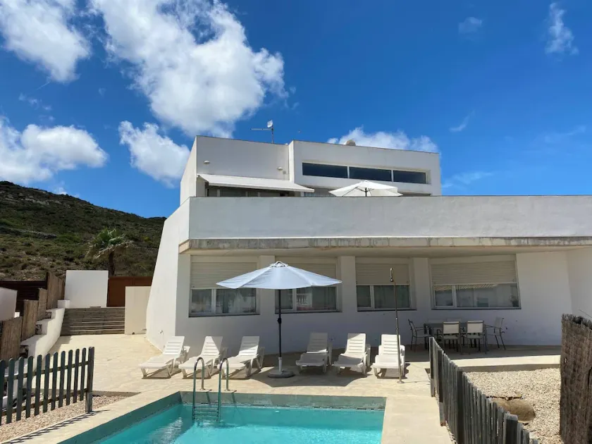 Wonderful modern, spacious and comfortable villa - Image 1