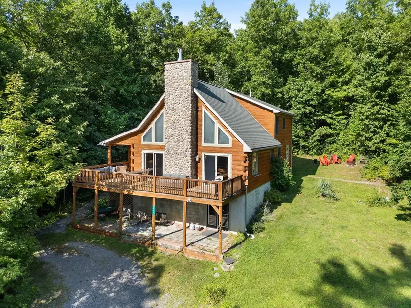 Beautiful Log Home, Lake side. - Image 1