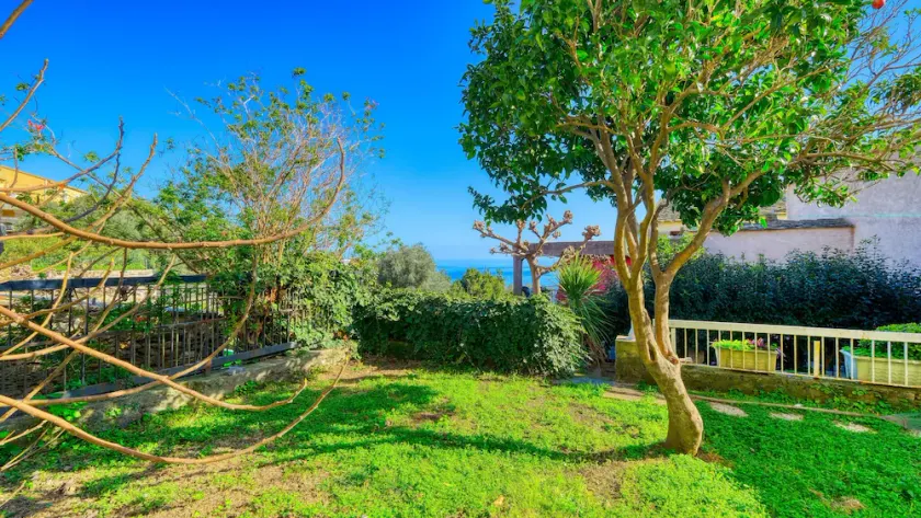 Peaceful F3 in the Heart of a Seaside Village - Private Parking - Image 1