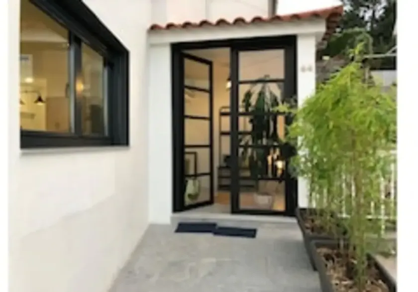 Beachfront Home in Arealonga – Direct Access to the Sand, Comfort, and Space - Image 1