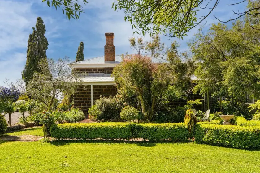 Rural Country Retreat, Homestead, Skipton Rail Trail on Emu Creek - Image 1