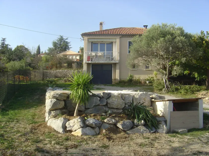 Villa indépendante avec piscine et jardin - Image 1
