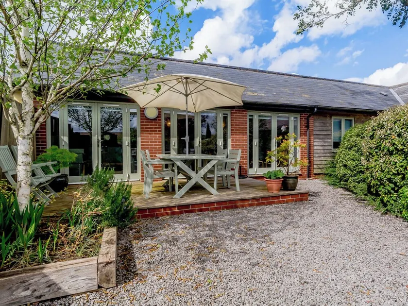 2 bedroom accommodation in Nr Wells - Image 1