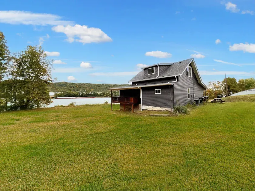 Big riverfront house near beach access, CVG, & downtown - Image 1